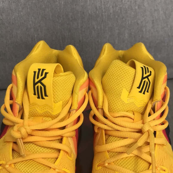 Nike Kyrie 4 Decades Pack 70s Basketball Shoe - Picture 8 of 12